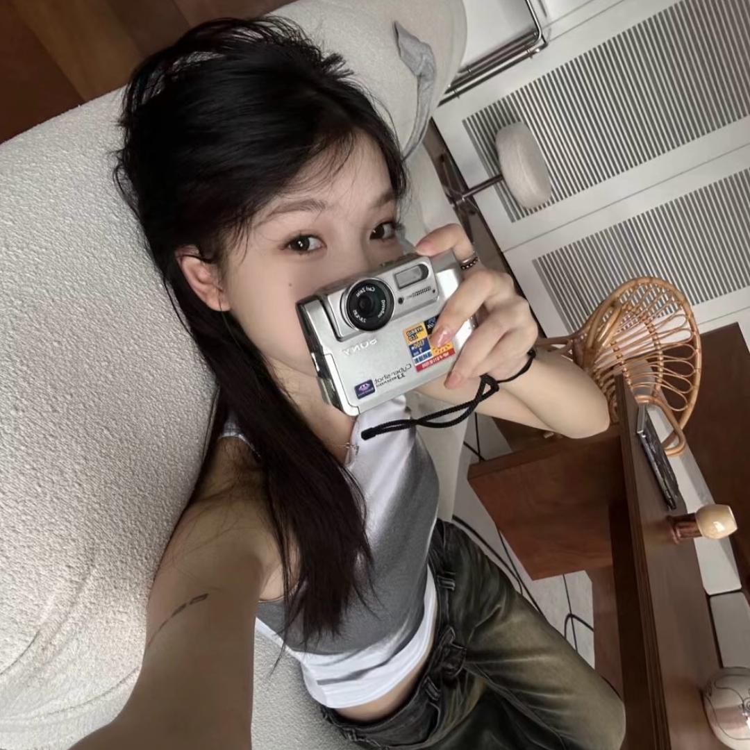 南妤.