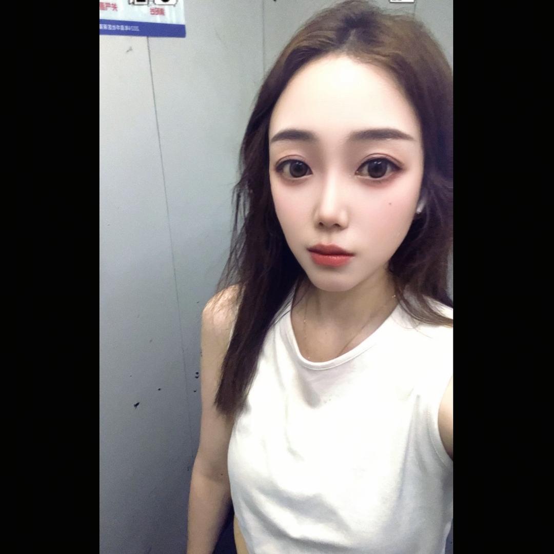 何小姐👩🏻‍🎤