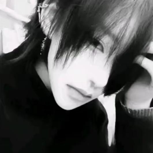 .^回忆时而落雪.