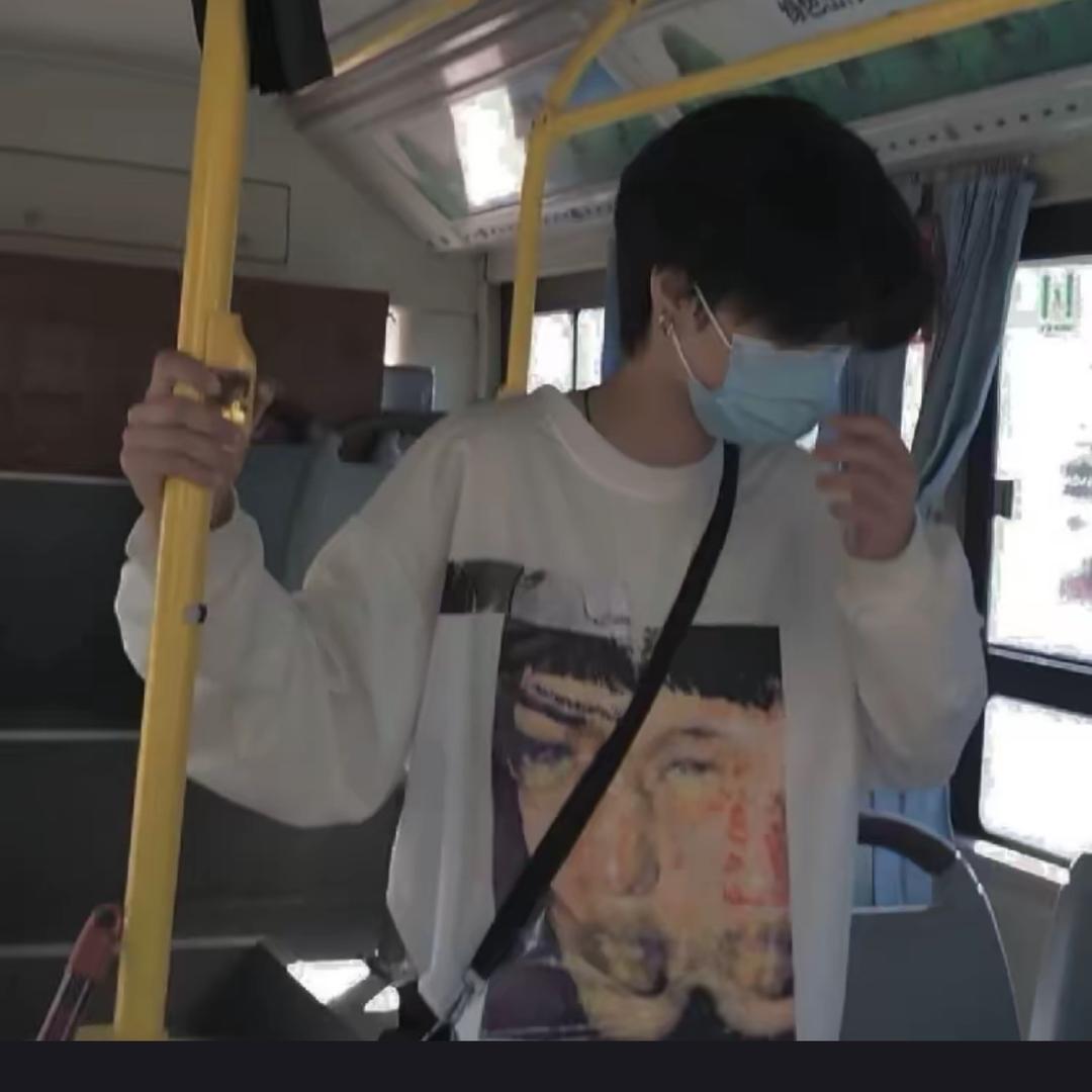 低調 丶年華
