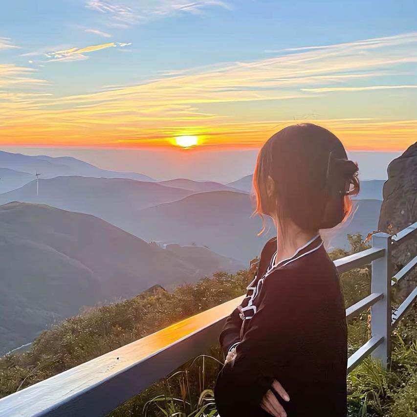 A.🌺 小莹儿.