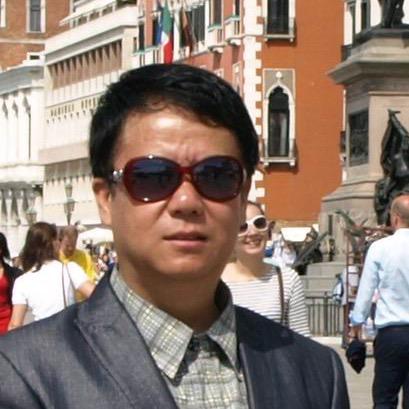 单身。东欧巴尔干专业导游在罗马尼亚。