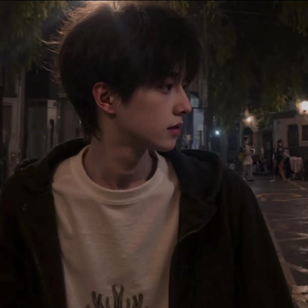 她不知君意.