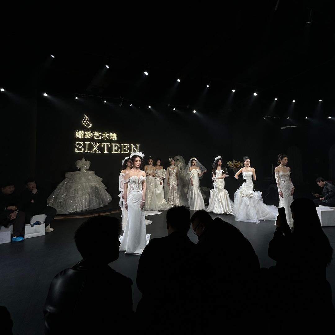 16婚纱的兔子🐰