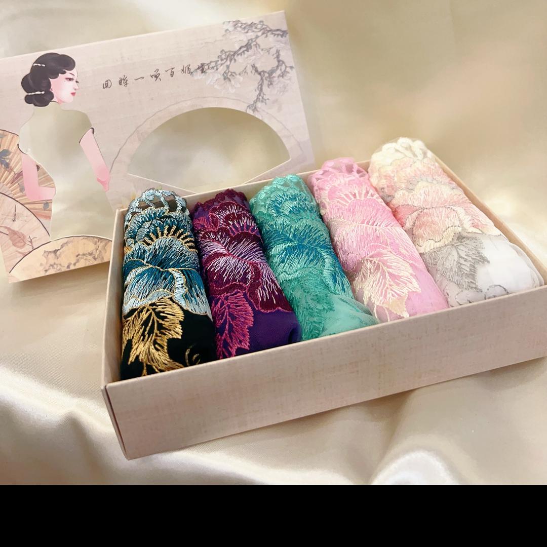 励志少妇小媛卖内裤