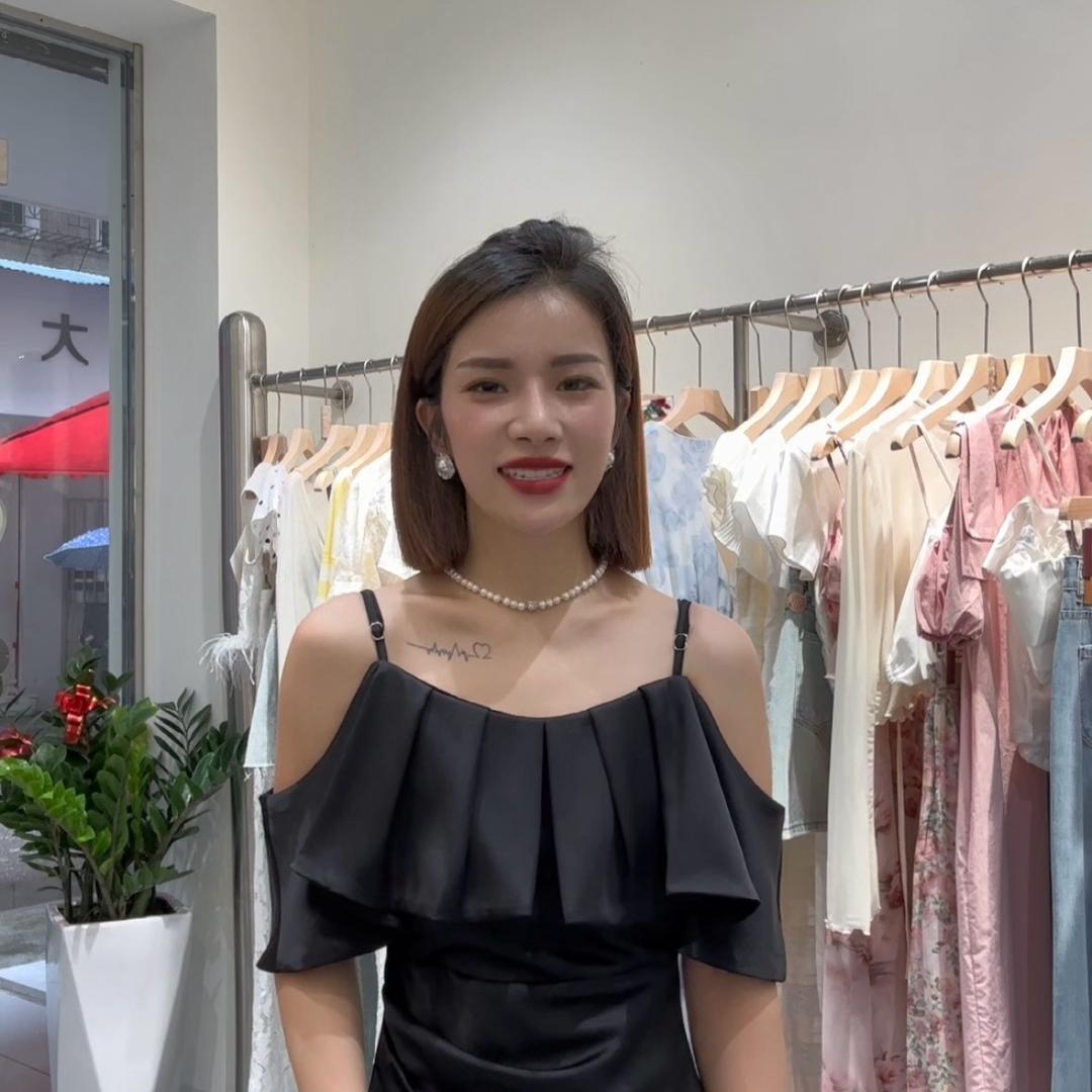 临武县她们轻奢女装店