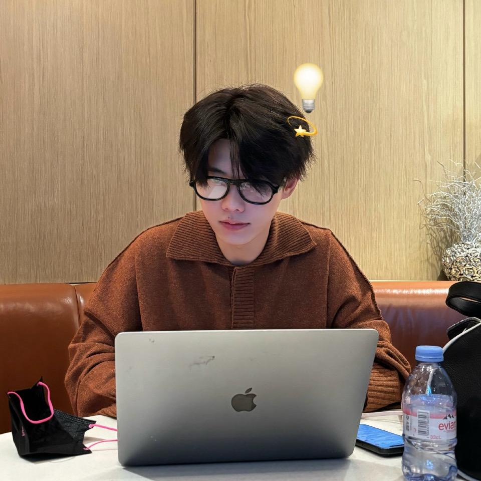 自 能 窺 宋 玉」