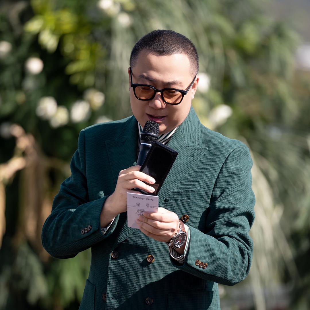 主持的刚