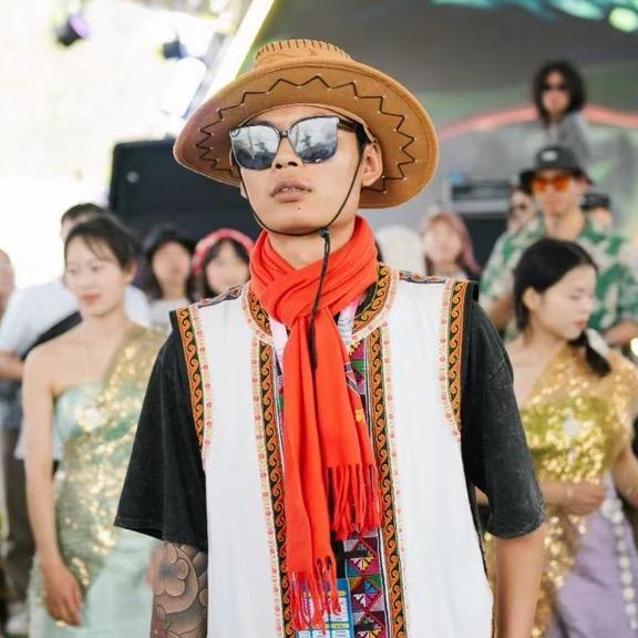 恒哥（昆明打歌队）