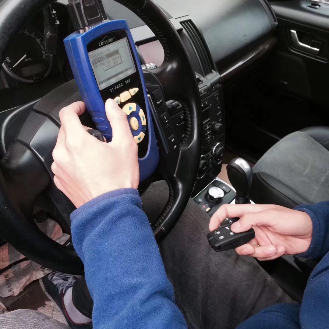 小孔开锁-汽车钥匙专配店