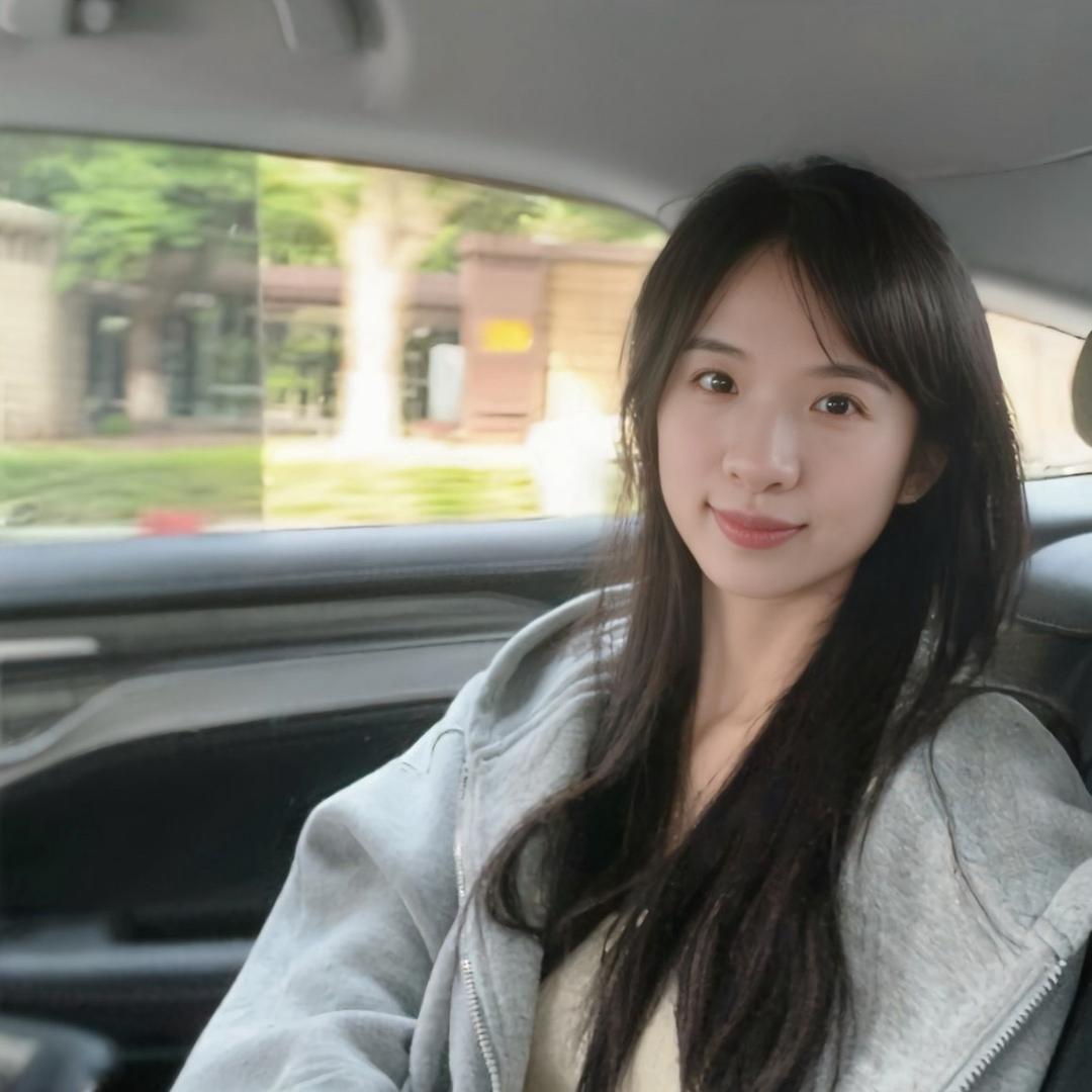 王小姐正在充电