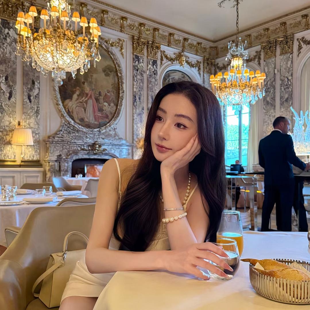 爱 丽 丝