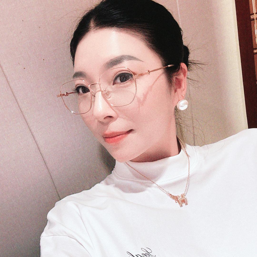 主持人《刘晓庆》