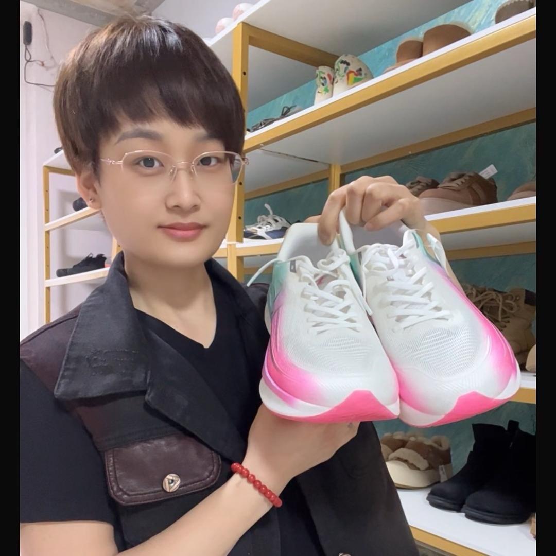 优家洗鞋馆-小丹儿