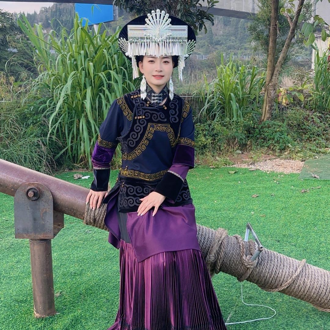 黄老师（五十六韵民族服饰）