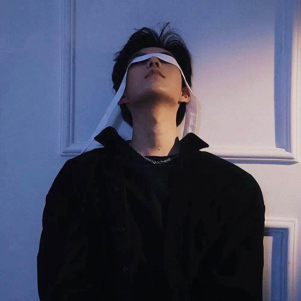 何似的四十四行诗