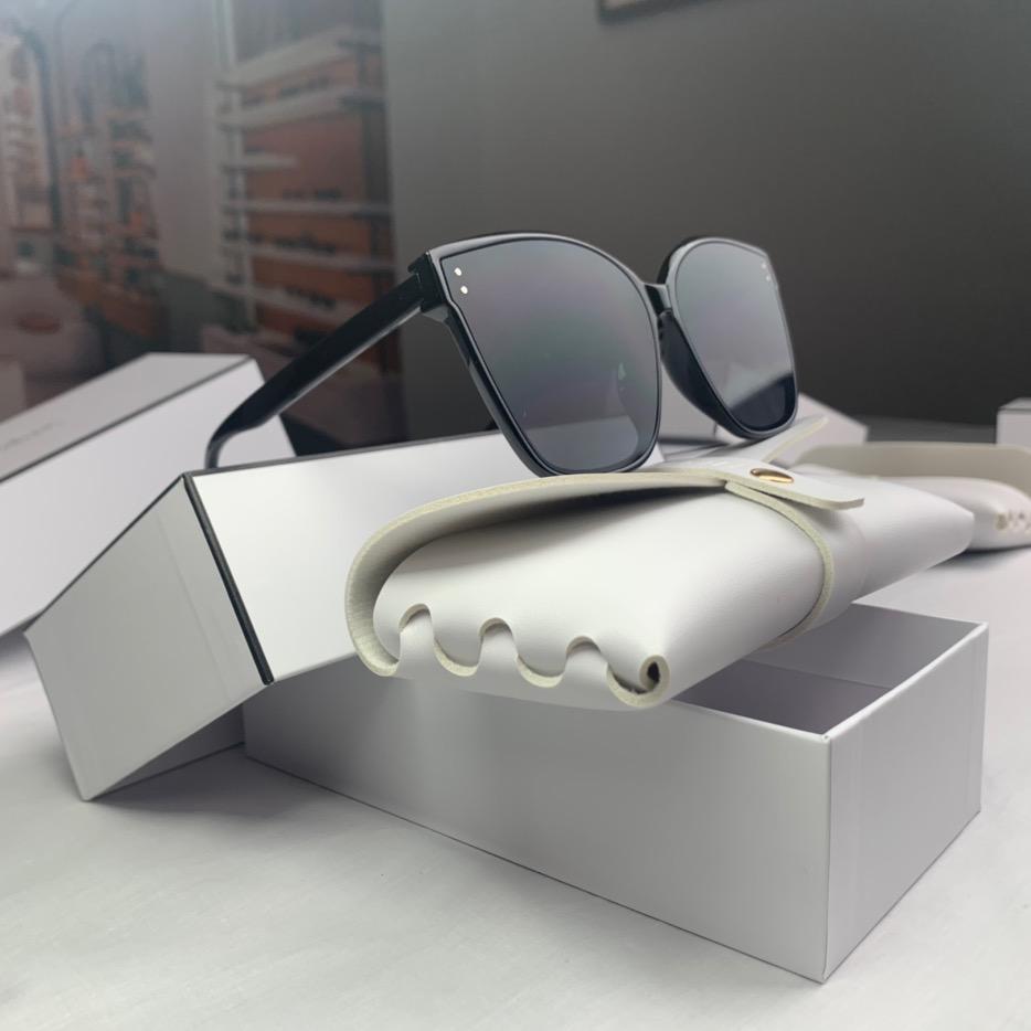 卖墨镜的小女孩