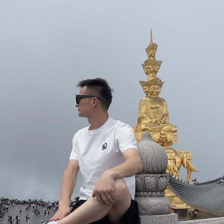 梁巍