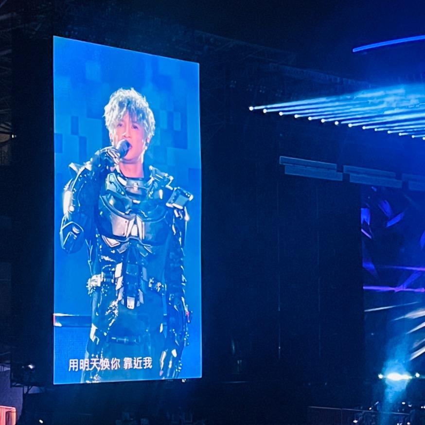 巷子里的小少年