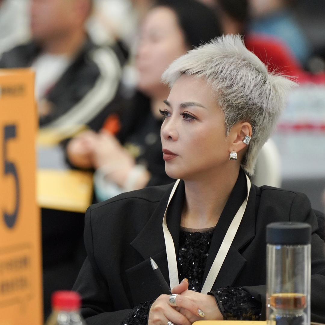 乐至续之美女装海燕