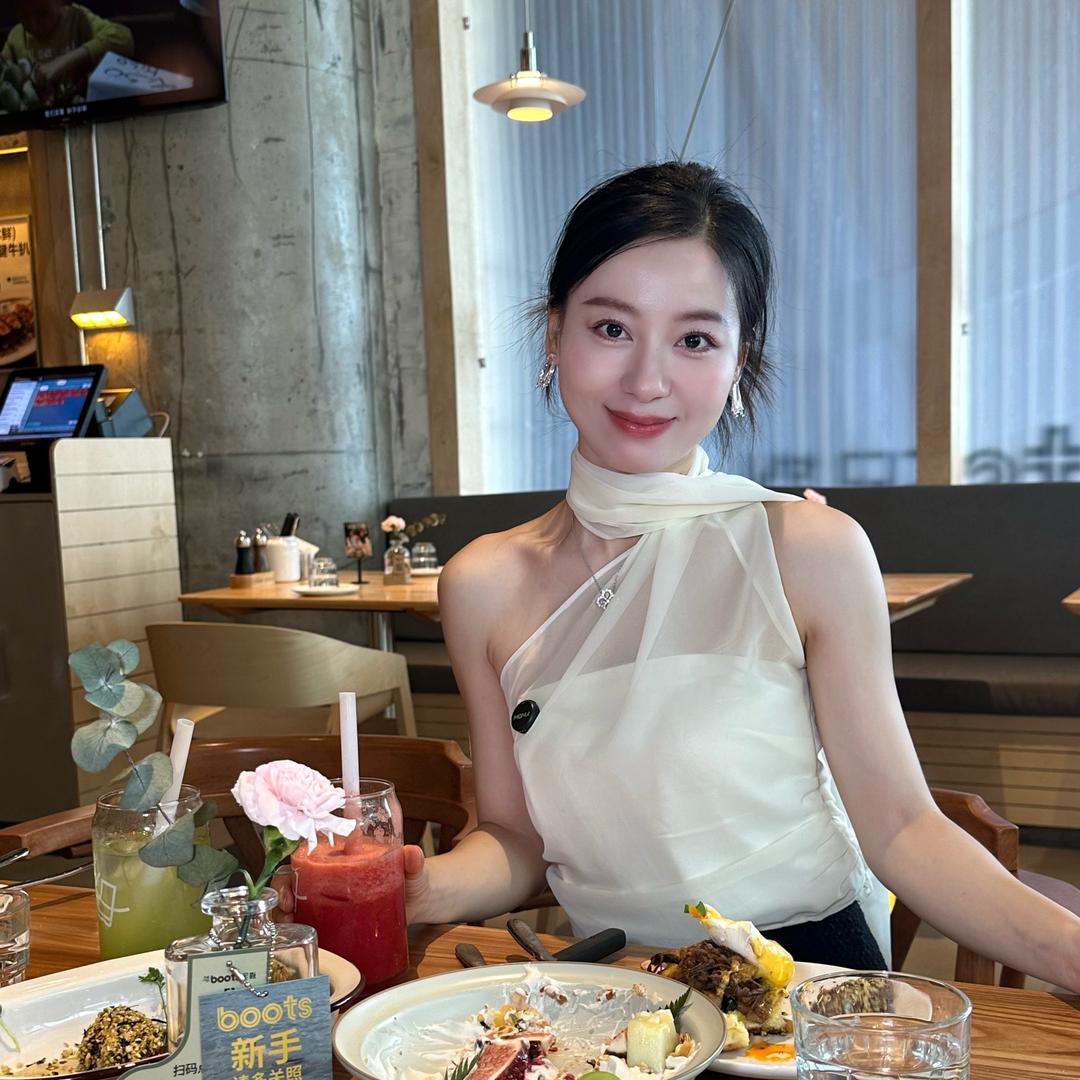 依依就是爱吃爱玩