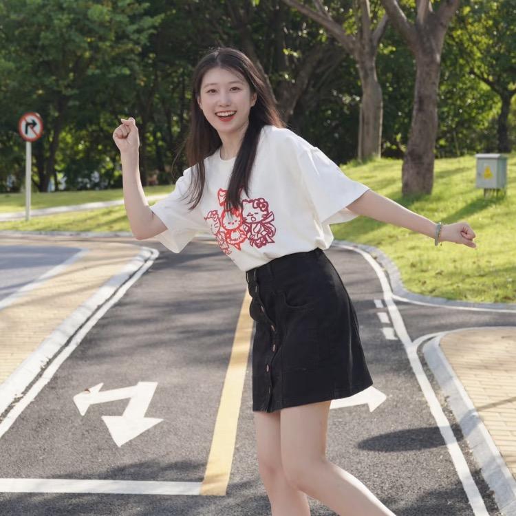 妮妮没吃饱