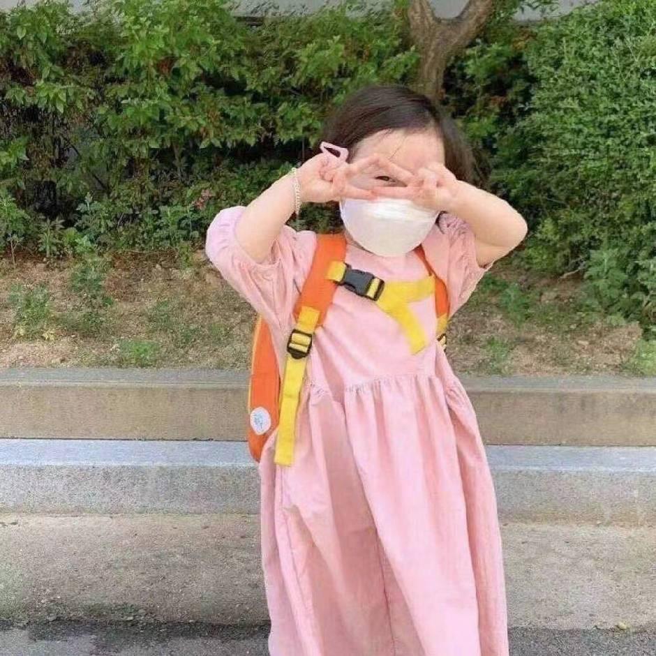 锐锐喜欢看大海