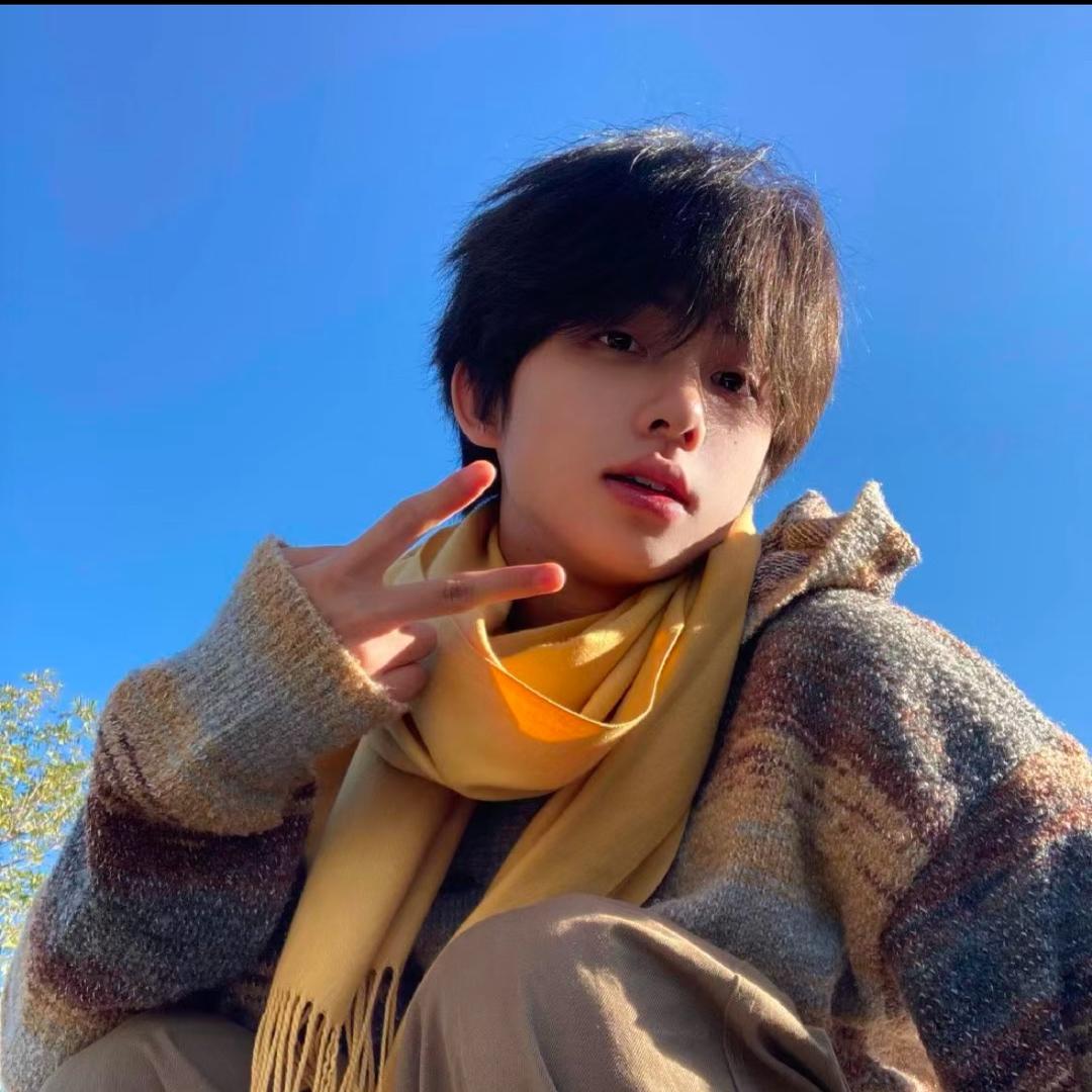A—是陈小希呀(｡ì _ í｡)