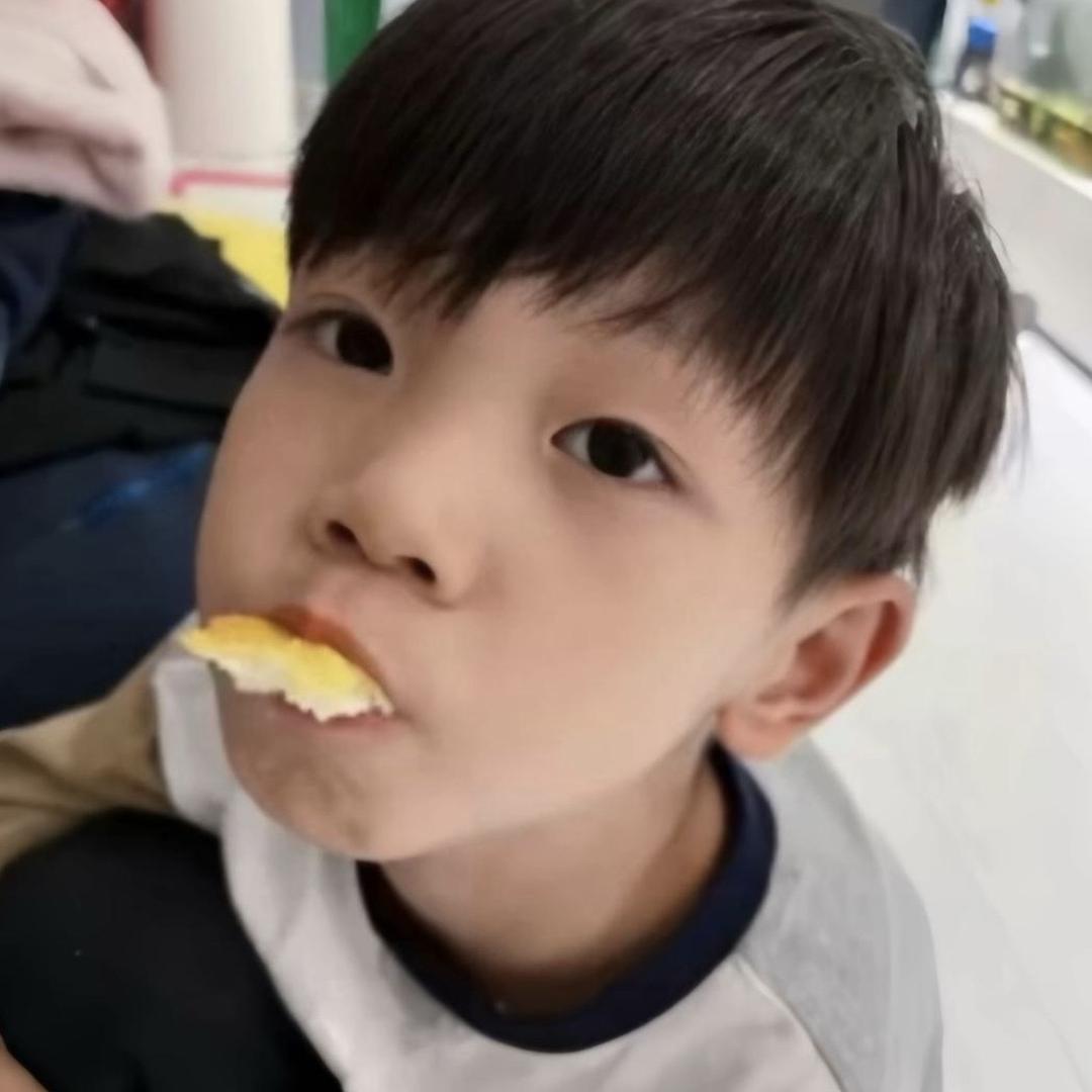 人傻嘴不甜长得不帅还没钱