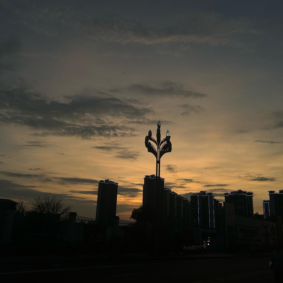 柒❤️ (  ⚫︎ー⚫︎  )