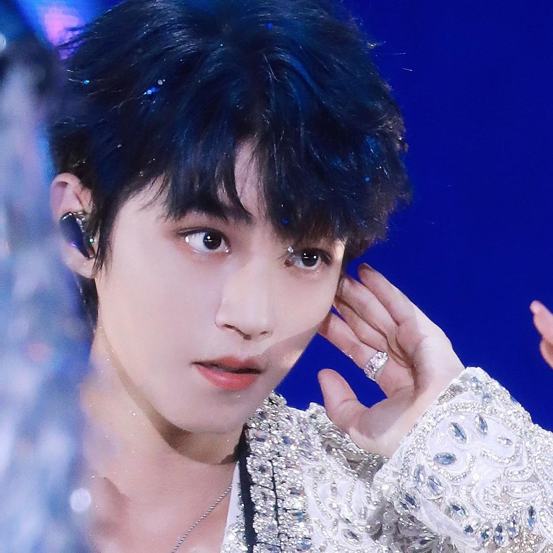 万人为王俊凯写诗k