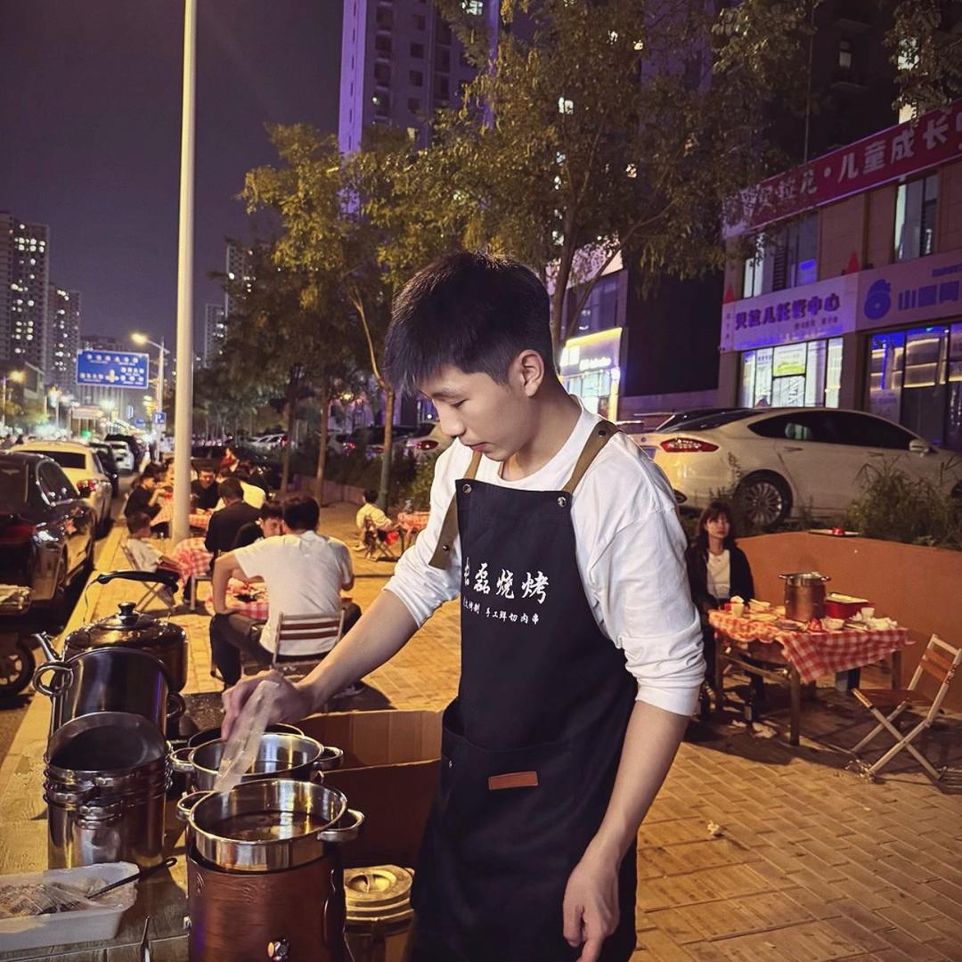 张小元的火锅烧烤摊