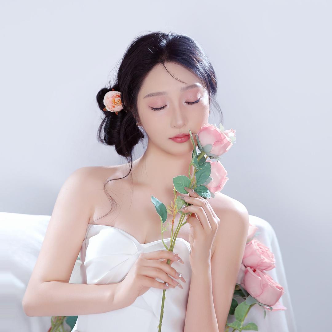 小彤^