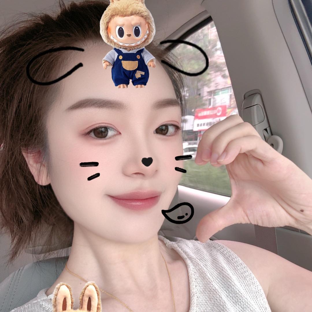 黄小妹美得冒泡🫧