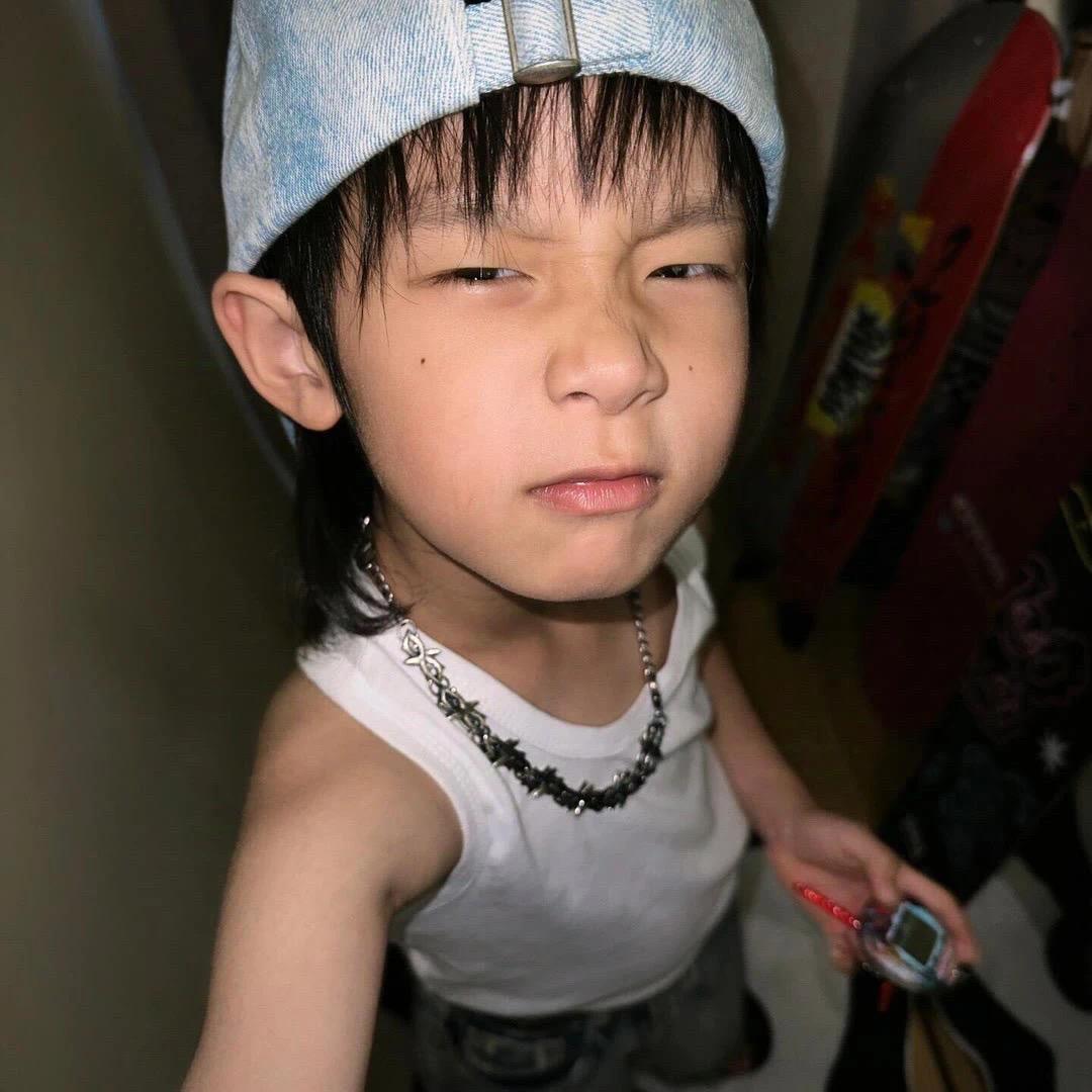 林木扎根于浩洋上的玮大