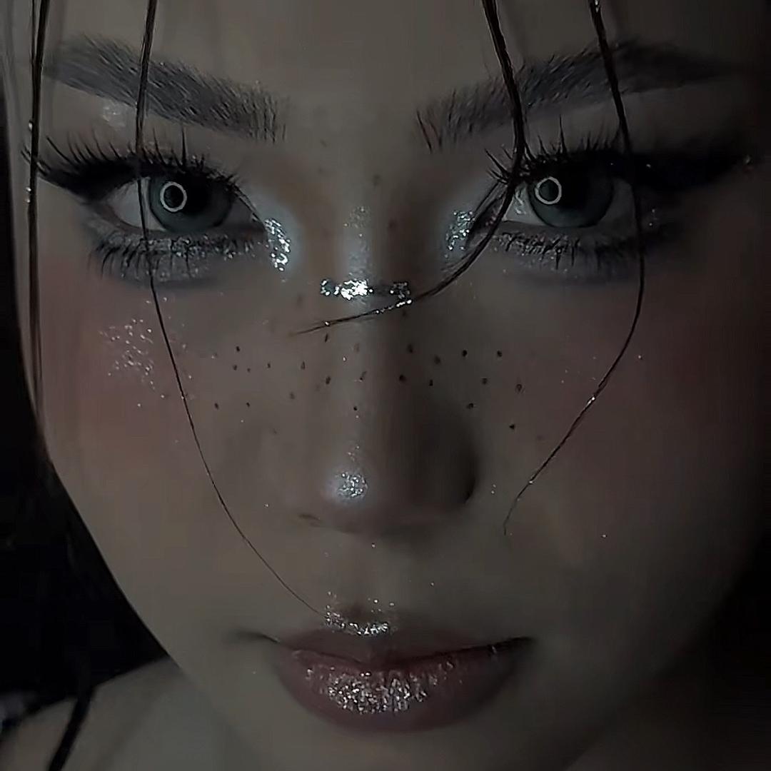 依Yi.