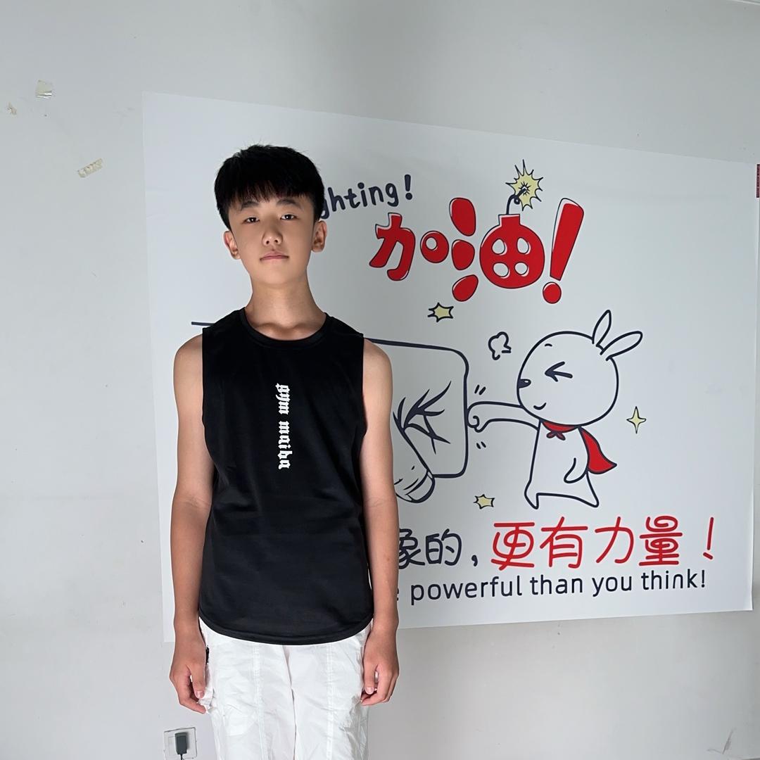小李同学不驼了长高了