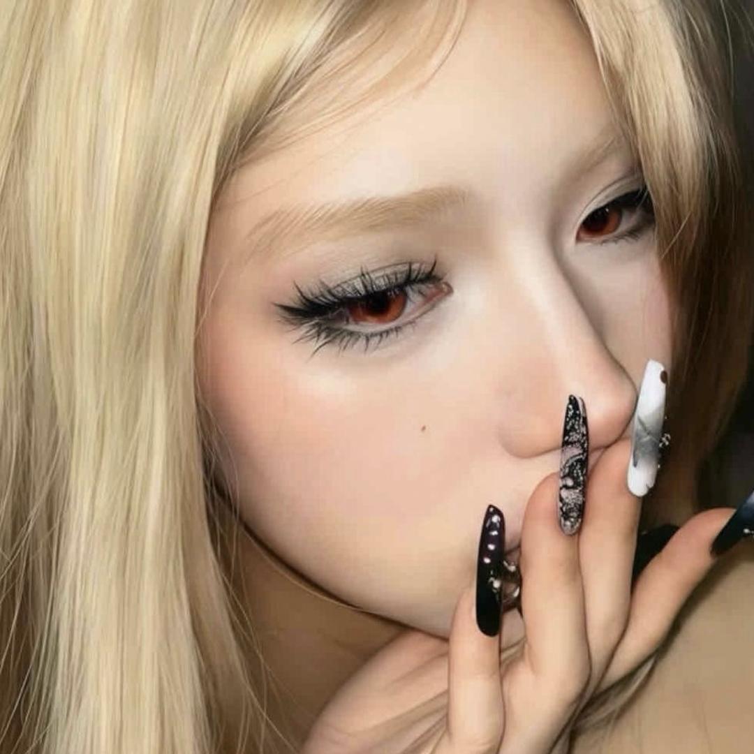 被二舅妈家的保姆强吻变成的高痞帅….