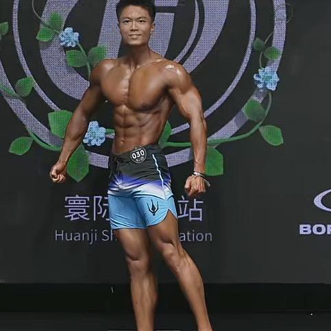 024GYM微笑男神-萨迪尹