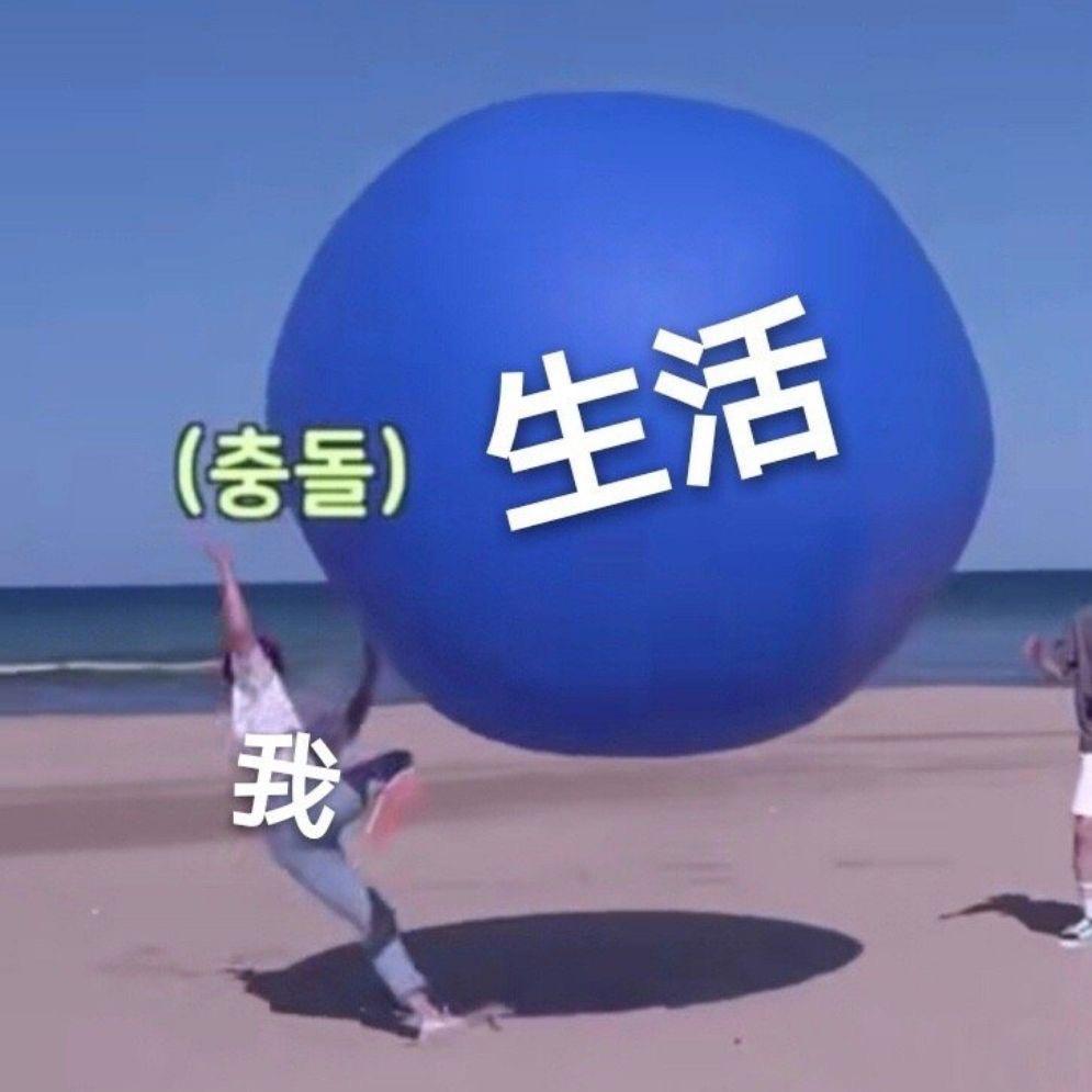 海浪沙滩与小岛