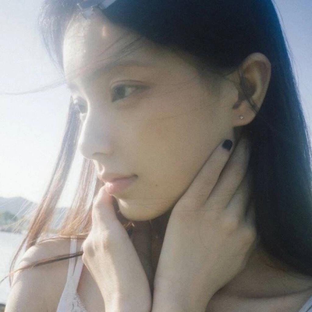 英子.