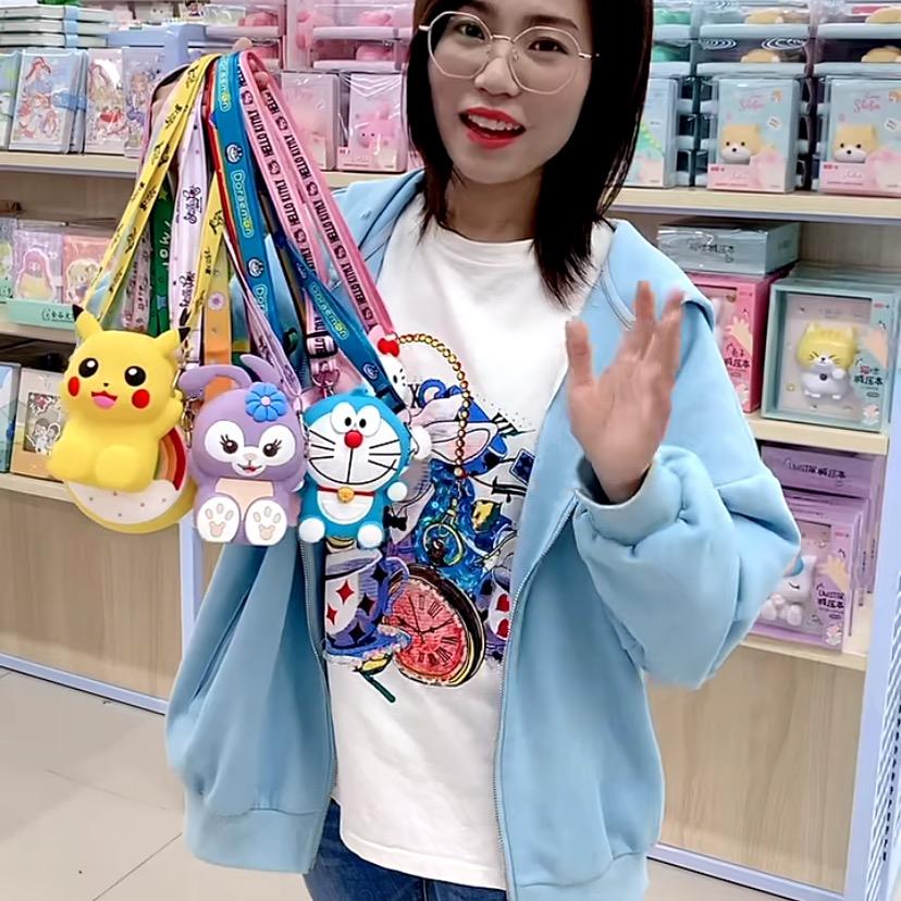 成谦毛绒玩具直播中