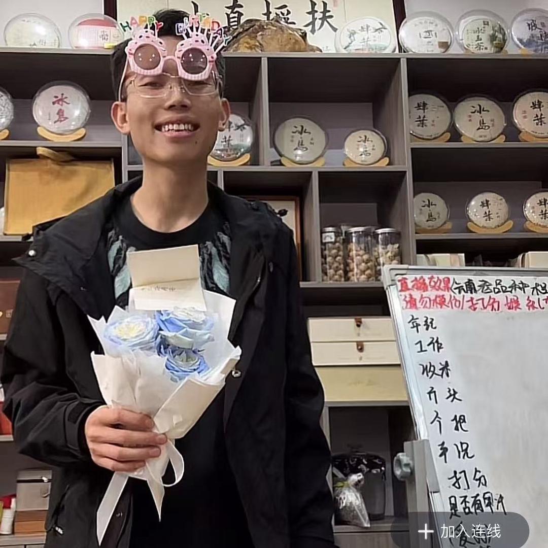 董老丝大老婆（头号黑粉）