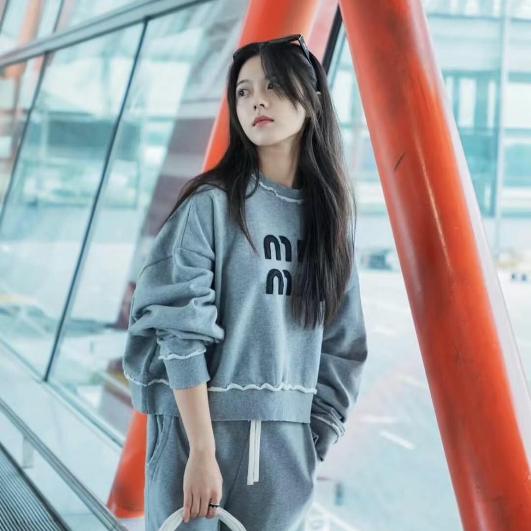 爱追星的小女孩