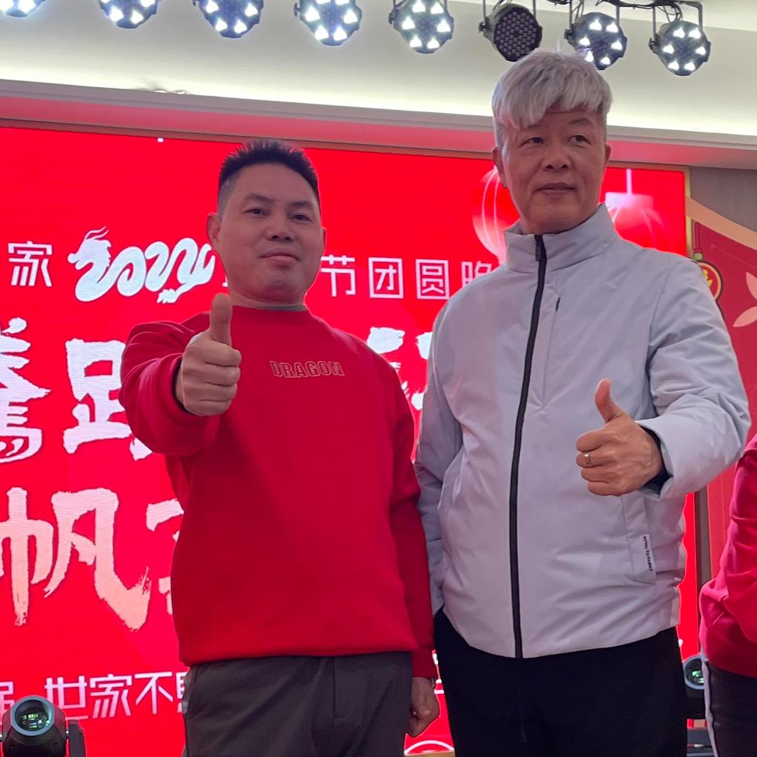 霞湖世家男装红哥