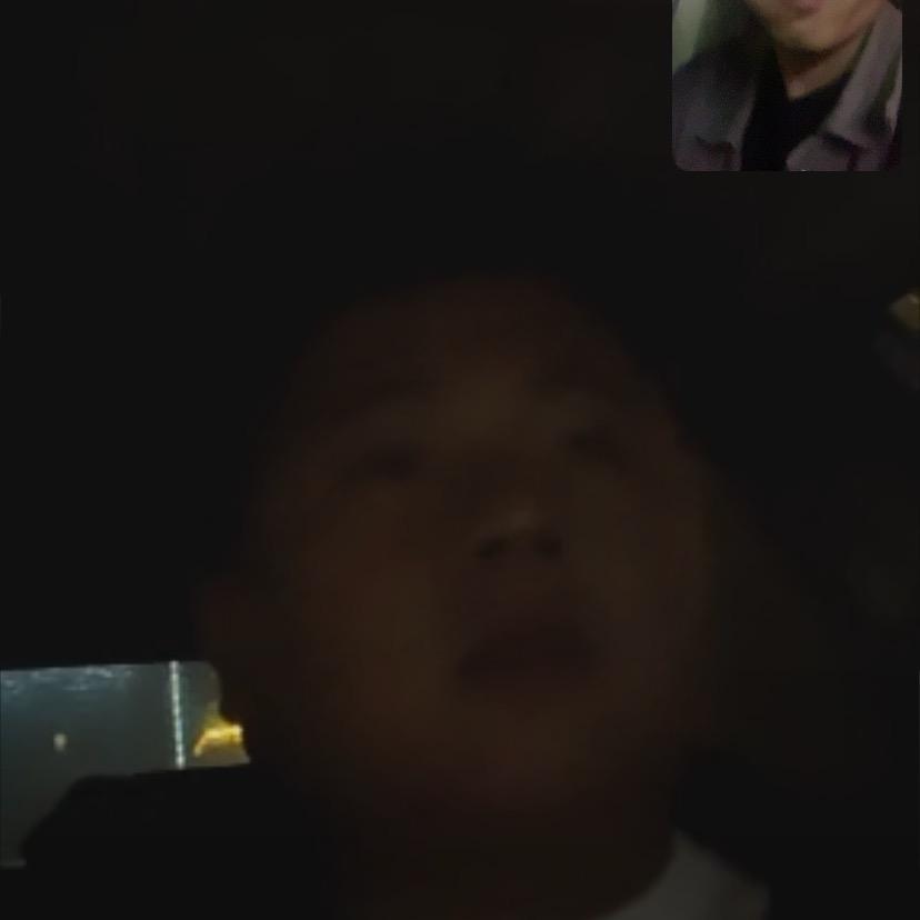 把钥匙挂在脖子上