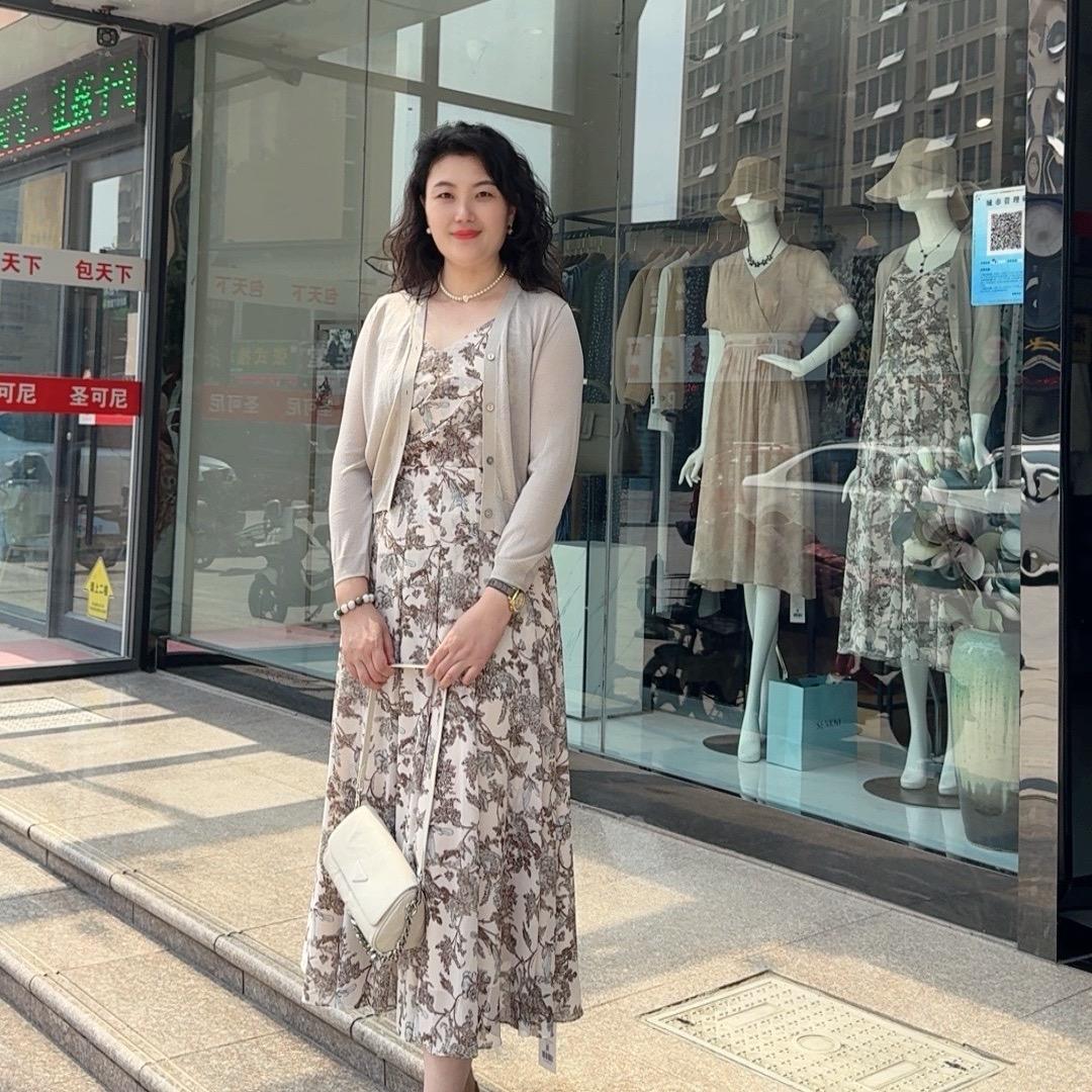 费县嘉贝逸飞服装店