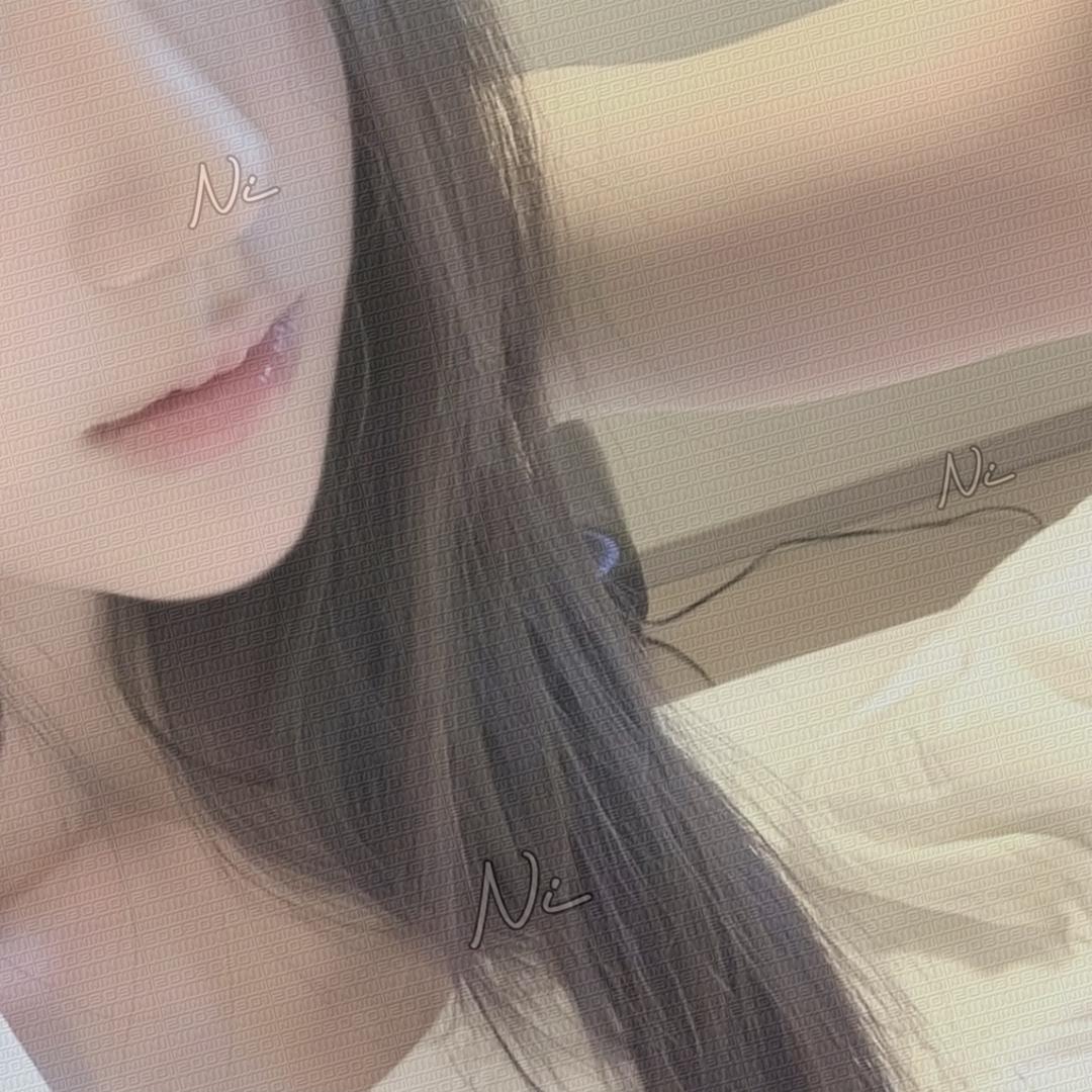 ￴