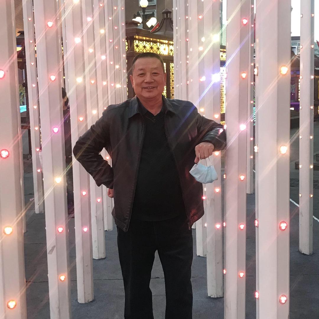 廖板板〰廖忠良，家住新疆，乌鲁木齐市