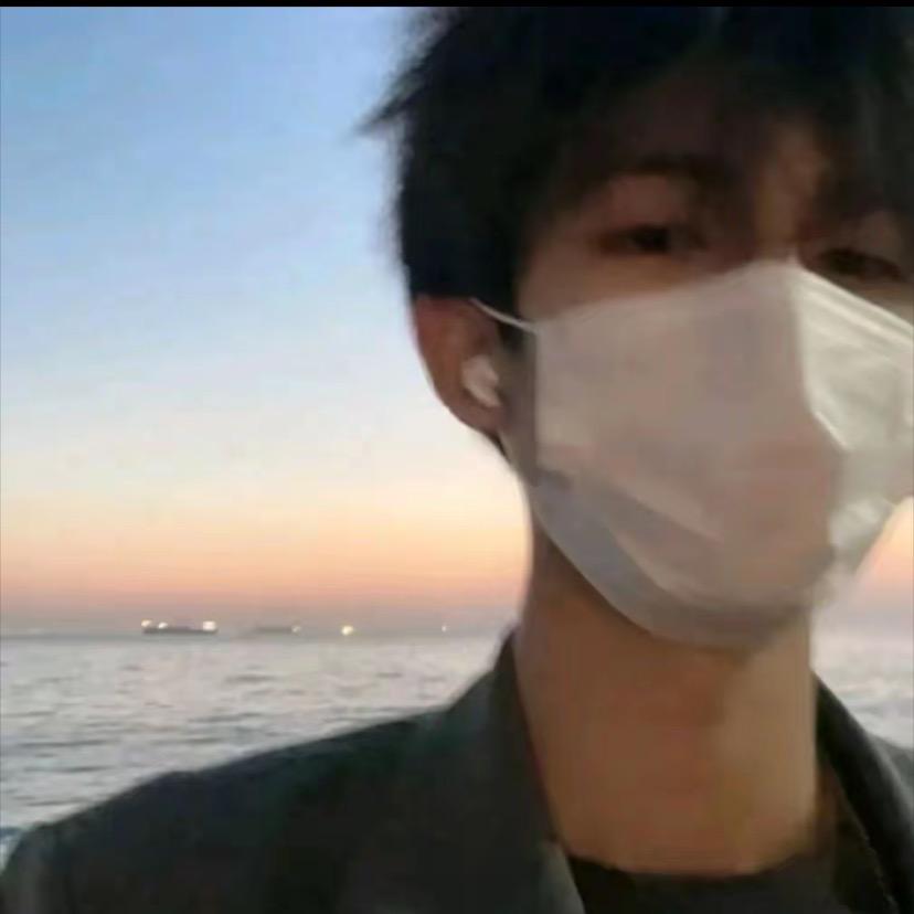 爱玩⌚️的少年